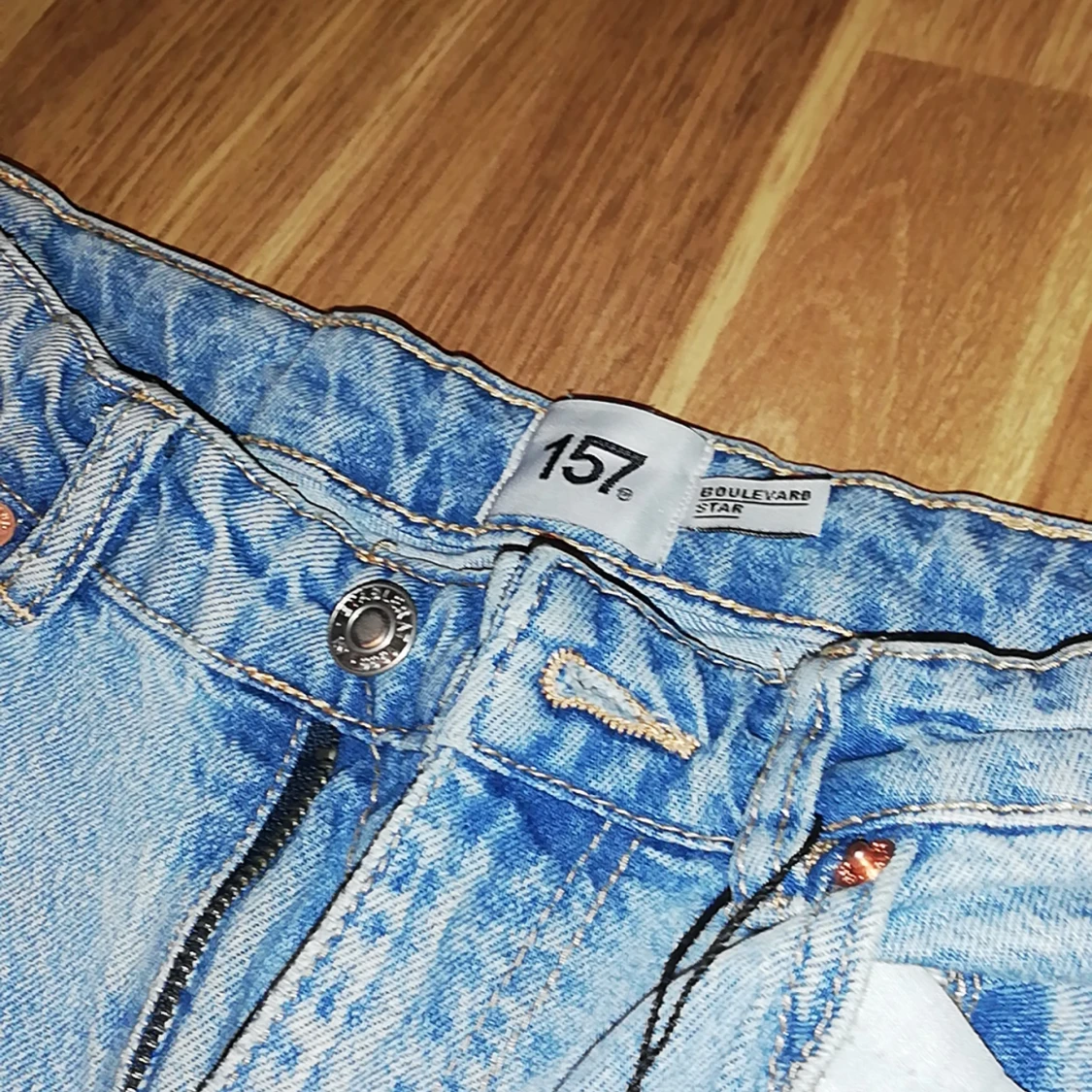 Blå utsvängda jeans strl xs  - 91