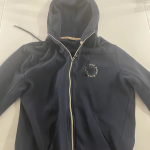 Hugo boss dress - Säljer min hugo boss dress storlek M. Dressen är mycket fräsch har knappt används.