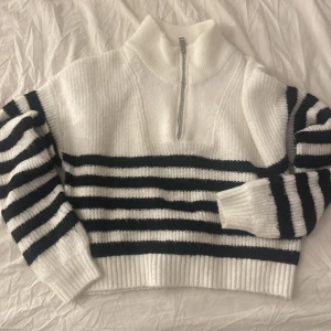 Stickad tröja  - Randig stickad tröja Kappahl i stl 152, aldrig använd 