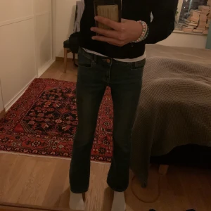 Lågmidjade jeans  - Säljer mina lågmidjade jeans från då dom är för små! Stl 160 , pris är diskuterbart!