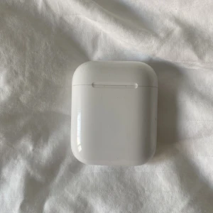 AirPod etui - Säljer mitt AirPod etui då hörlurarna är borta. Fungerar utmärkt 