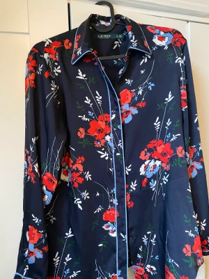 Floral blouse Lauren Ralph Lauren  - Selling this shirt/blouse from Lauren Ralp Laurent bought in NK worn only once 