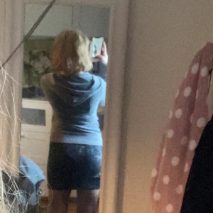 Skön tröja  - 25kr.  Ej nyskick men väldigt bra skick.  Betalning via Swish och köparen står för frakten 