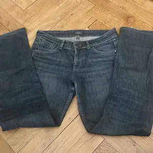 Skit snyggga mexx jeans som jag tyvärr inte använder längre. Bootcut/ baggy💕