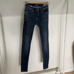 Mörkt tvätta jeans från crocker, waist 25 length 30