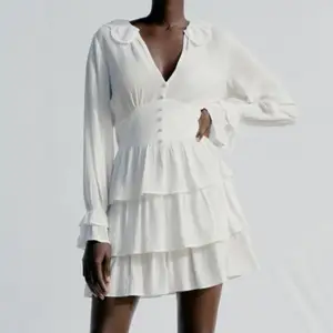 Jätte fin vit Zara klänning i S men mera som XS! 
