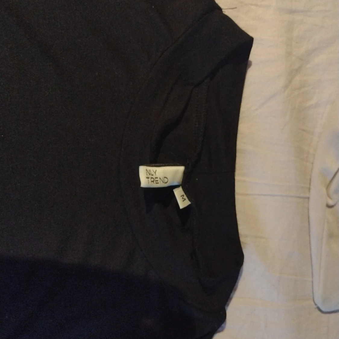 Svart tröja  - 90
