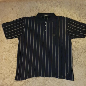 Yves Saint Laurent Pour Homme Silk Polo - Storlek XL men sitter som L. 100% silk. Vintage men i bra skick. Köpare står för frakt.