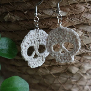 Virkade örhängen  - Söta handgjorda örhängen. Nya! Frakten ingår i priset. 