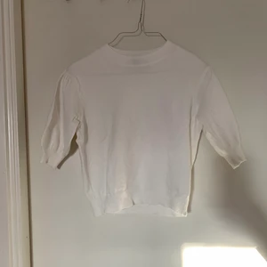 Strl xs - Säljer pga att jag rensar ut min garderob på saker jag inte använder. Kommer sälja allt för en billig peng då jag behöver bli av med det snabbt. Mitt pris: 30kr (Kan mötas upp i Malmö eller fraktas)