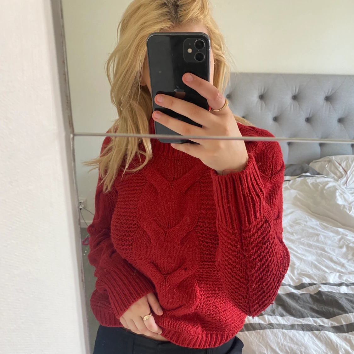 Fin och mysig stickad röd tröja  - 90