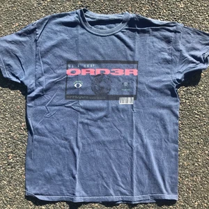 T-shirt  - M, bra skick, lite oversized. Fråga gärna om fler bilder!