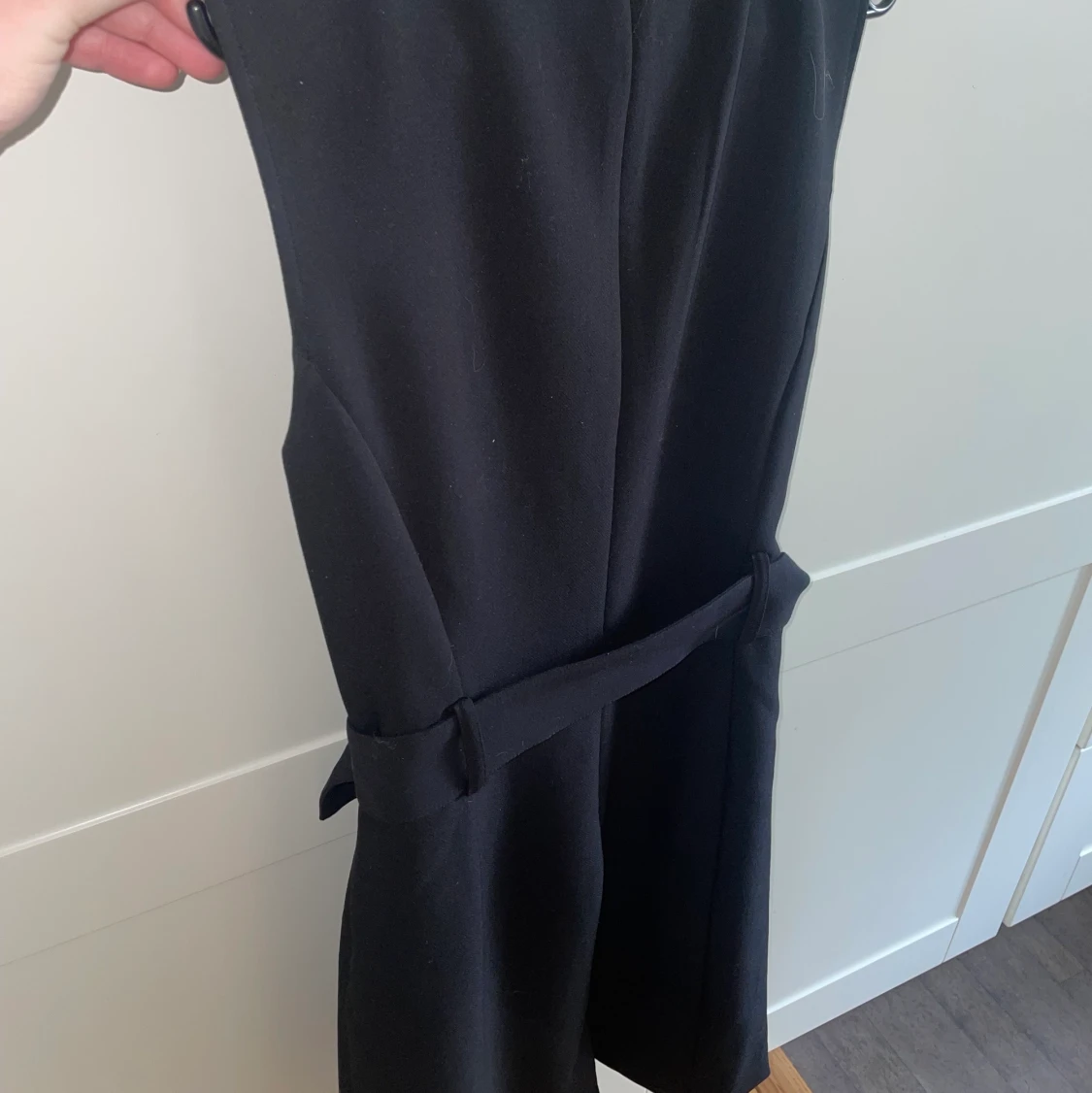 Svart tight klänning med midjebälte, storlek 38 - 91