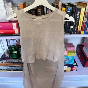 Linne - Voolt linne som är kort framtill och har en längre bit baktill 