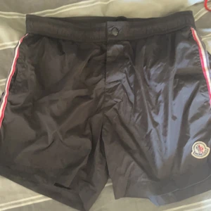 Badbyxor - Väldig finna badbyxor. Påse fins kvar till dom. Storlek 2 motsvarar s.