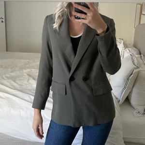 Blazer zara  - Grön blazer från Zara i strl xs 