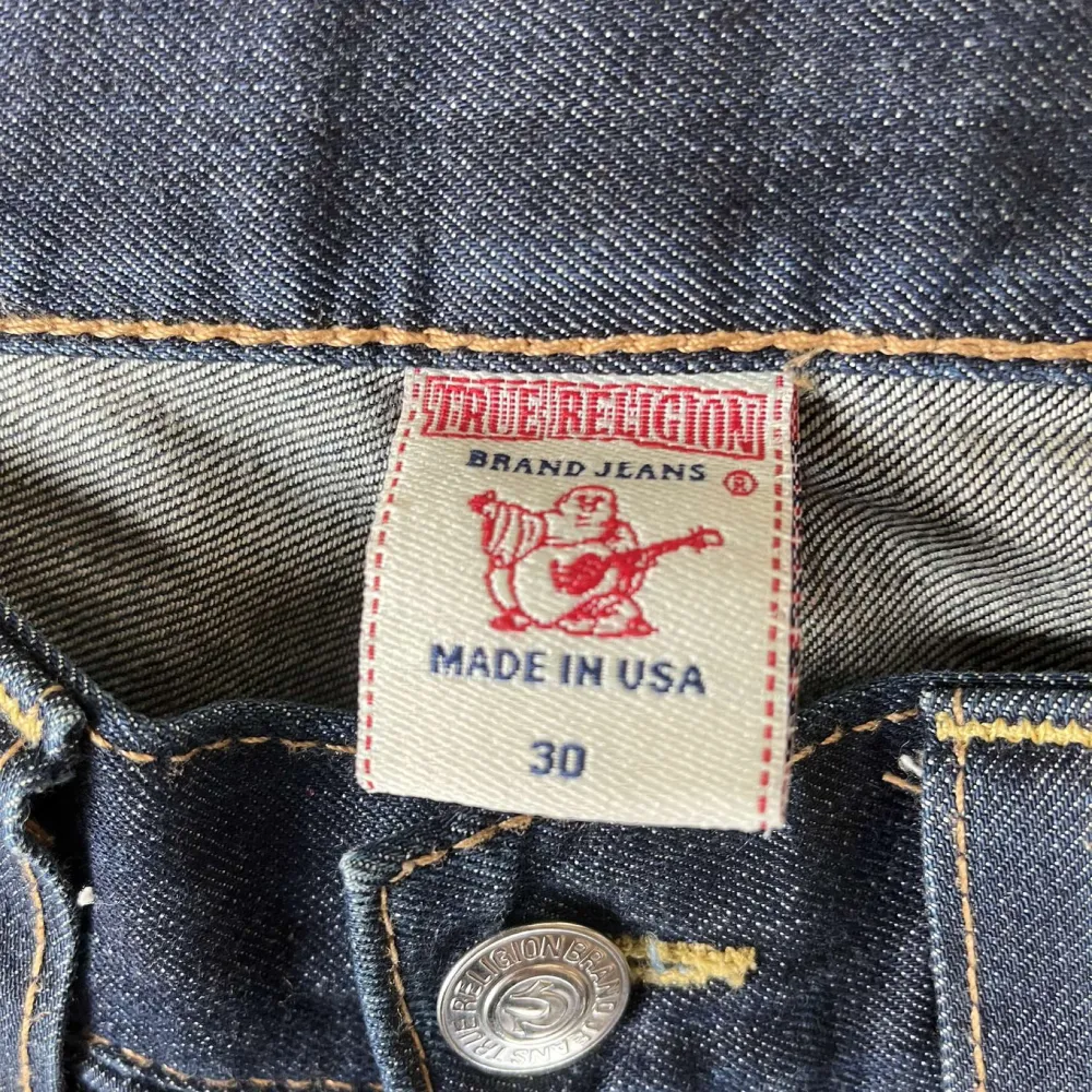 Säljer dessa häftiga true religion jeans då de är för stora för mig! Knappt använda och i mycket bra skick! Storlek W30, L32. Skriv gärna för fler bilder. Möts helst upp, Stockholmsområdet. Jeans & Byxor.