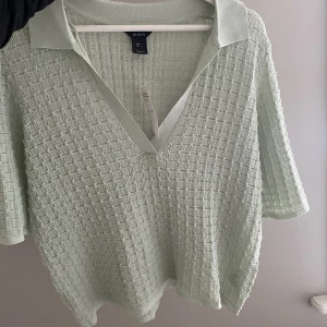 stickad t-shirt  - Oanvänd tröja från lindex! Passar S-L💕