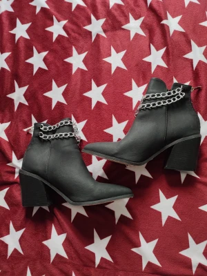 Nya svart boots 39 - Nya svart boots. Big size for me. 