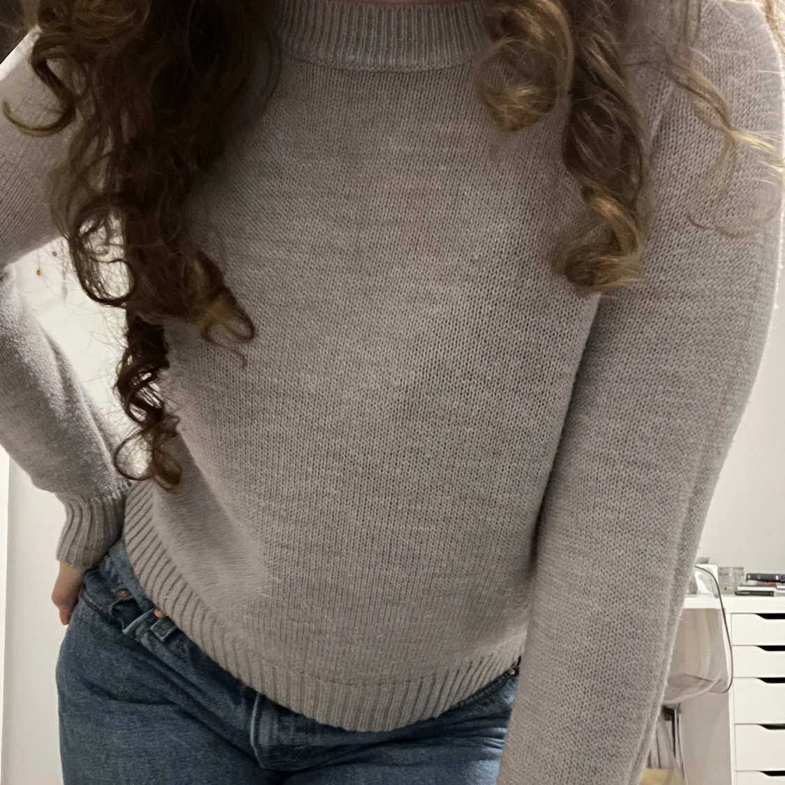 Grå stickad tröja