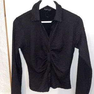 Långärmad topp - Så fin långärmad topp från stradivarius! Använd bara en gång. 