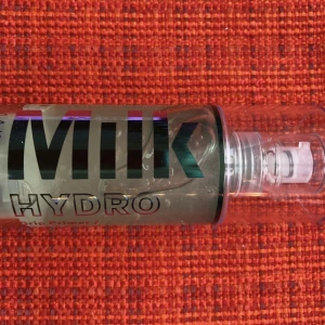 Milk - Milk hydro grip primer, oanvänd 