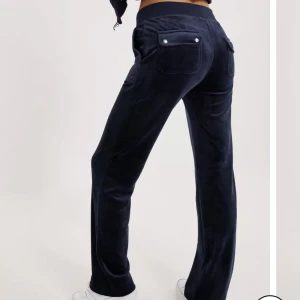 Juicy byxor - Säljer för de inte kommer till användning. Har ändast använt dem hemma 2-3 ggr. Mörkblåa!! Stl xxs passar xs - s