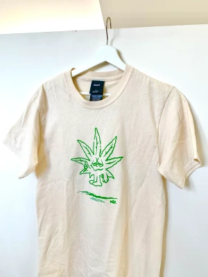 HUF tshirt - HUF tshirt i storlek small