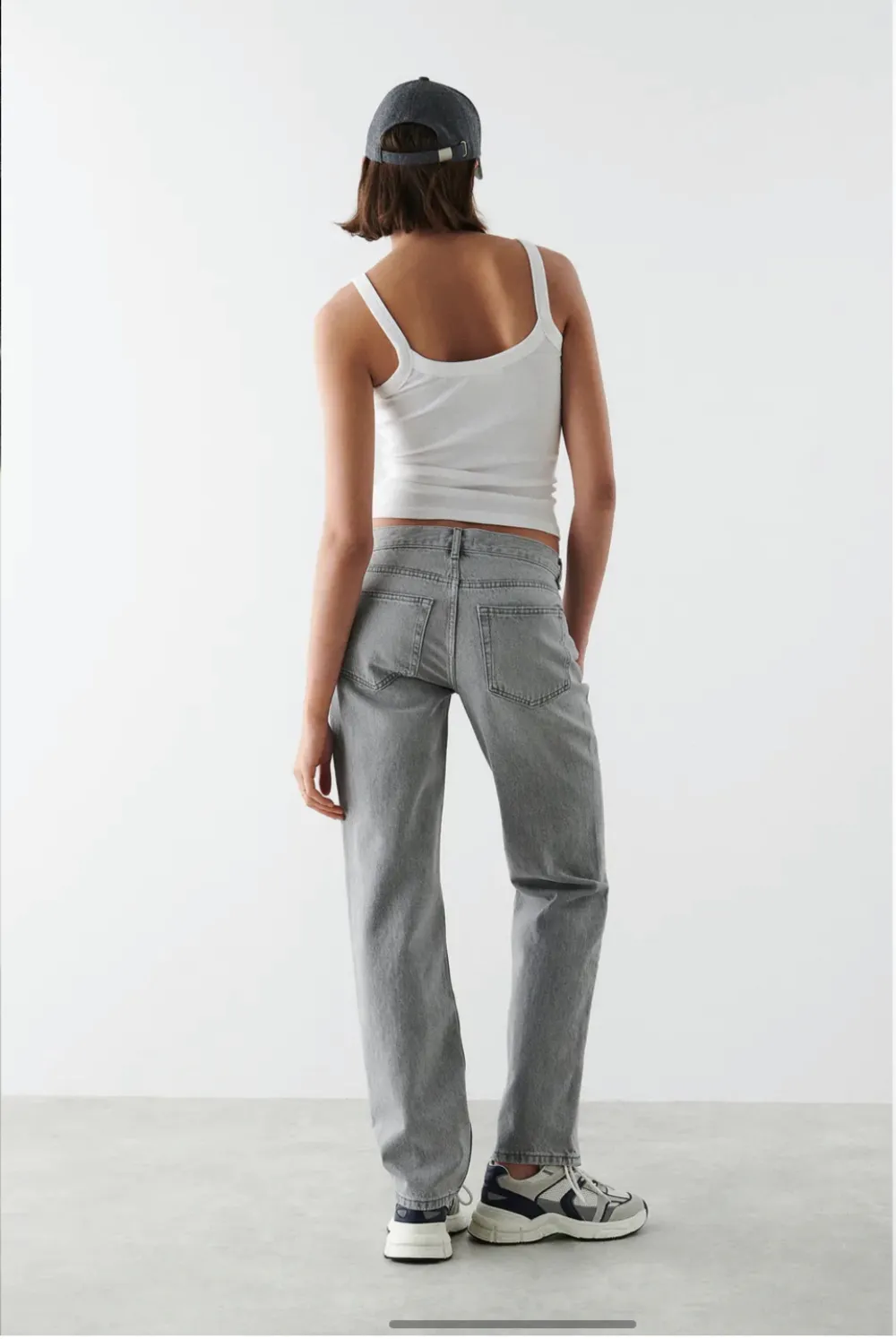 Storlek 32 från Gina Tricot. Använda ungefär 5 gånger. Priset går att diskutera och köparen står för frakt 🫶🏻. Jeans & Byxor.