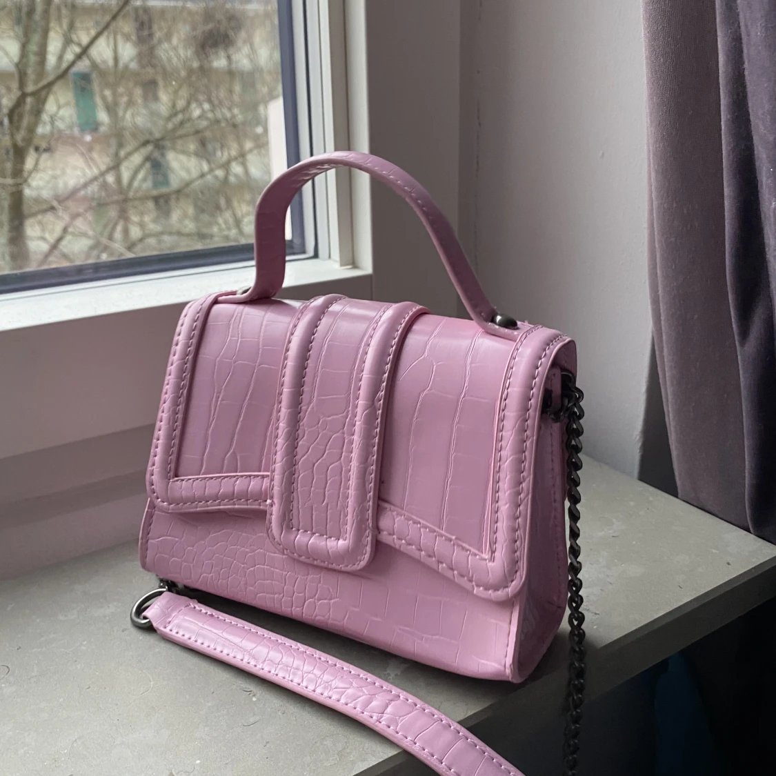 Rosa väska från Zara - 90