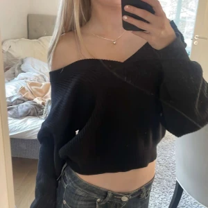 Tröja - Jätte fin off shoulder tröja från Gina tricot. Super skick eftersom den legat i garderoben för de mesta❤️