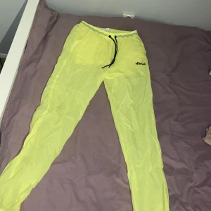 Neon byxor - Helt oanvända  Stl M 40