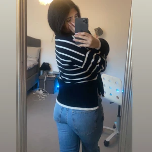 Gina jeans!  - Säljer dessa assnygga, väldigt populära jeans eftersom jag redan har väldigt många liknande💓 dom sitter som en smäck och är i strl 36 köp direkt för 500, använt ca 3 gånger