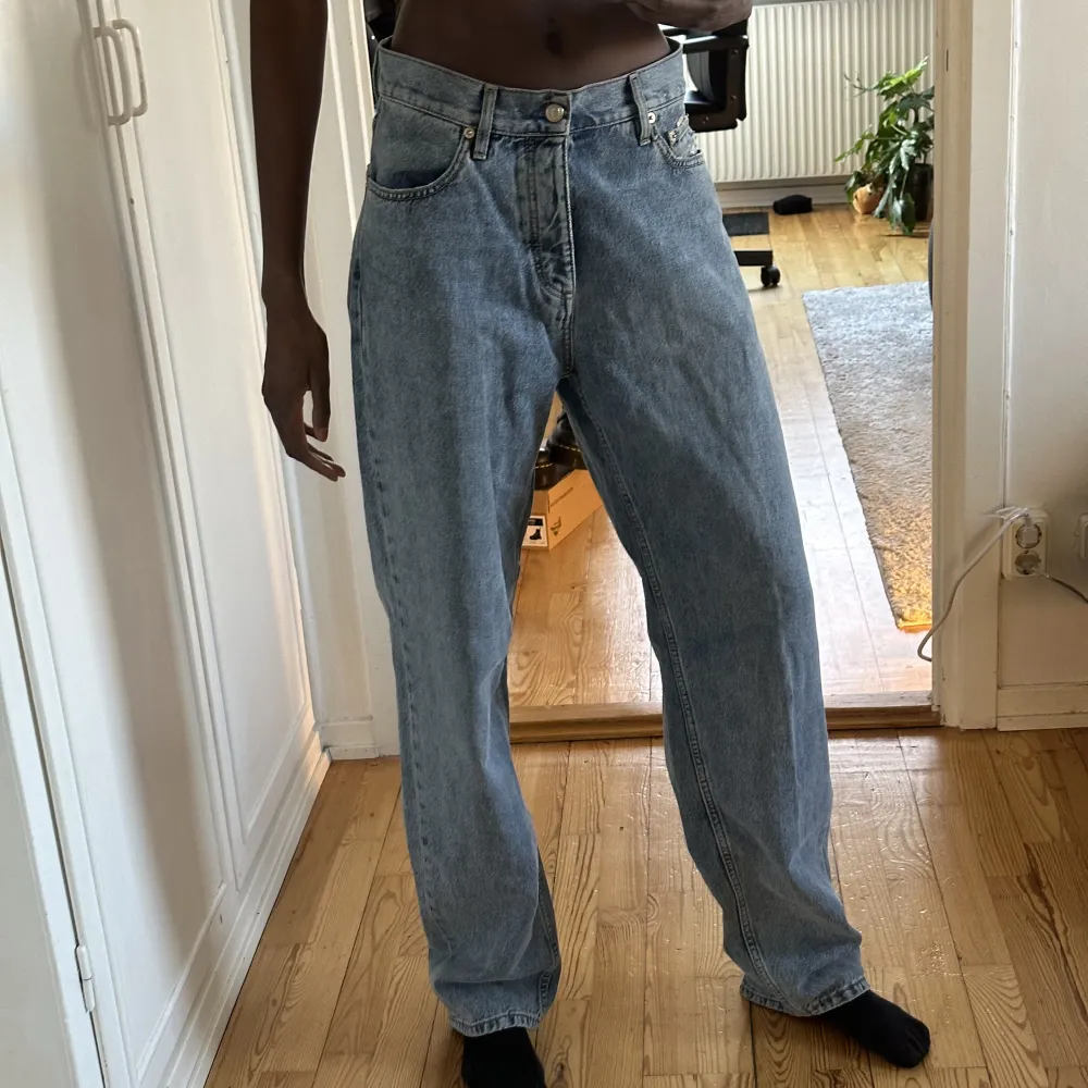 Sparsamt använda.  Är 179 cm lång. Jeans & Byxor.