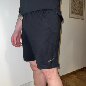 NIKE SHORTS - Shorts från NIKE  Storlek : Small (herr)  Pris : 50,- 