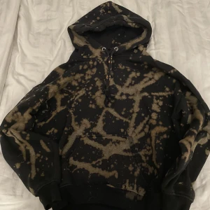 Hoodie - Denna hoodie har jag blekt själv.