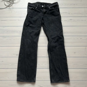 Jeans  - Jeans från weekday  Arrow  low straight jeans Storlek 26/30 