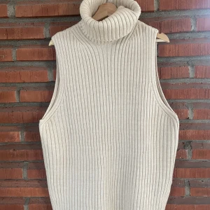 Stickad polo - Varm och skön stickad polo från hm!  Använd ett fåtal gånger Strl M 