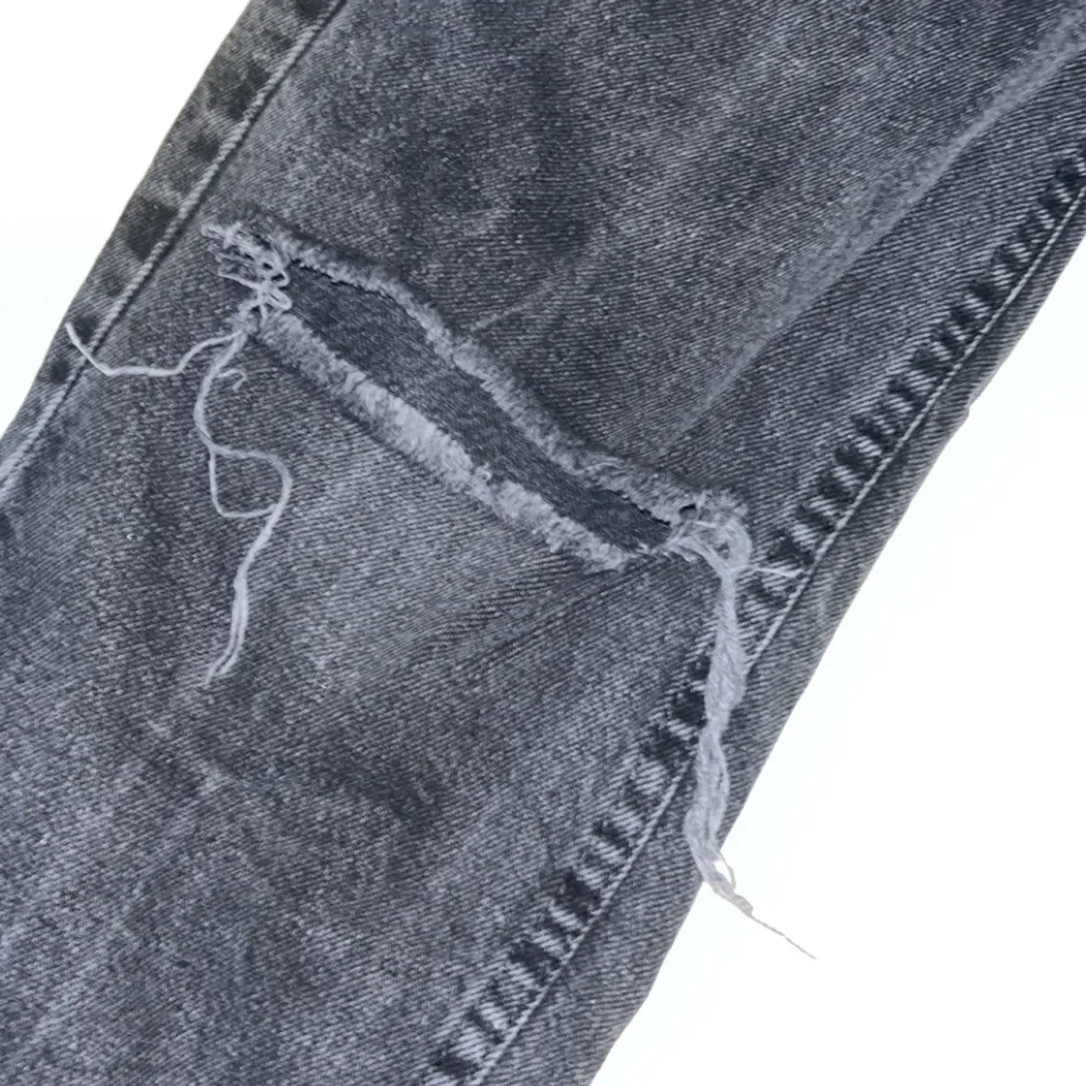 Mid waist jeans. Från bershka köpt något år sedan. Fint skick säljer då de inte passar längre. Tryck inte på köp nu! Pris går att diskutera . Jeans & Byxor.