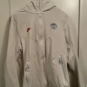 Psg Hoodie - Säljer min sällsynta psg hoodie då den aldrig kommit till användning 