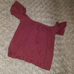 Topp - Säljer en söt topp i stl XS. Köparen står för frakten 