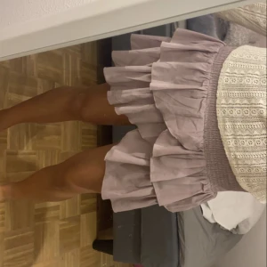 Neo noir kjol - Andvänd 1 gång pga jag inte gillade hur den satt! köptes för 400kr 