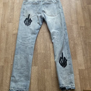 Feta denim flare jeans -  Helt nytt skick inte använd alls, pris kan diskuteras 