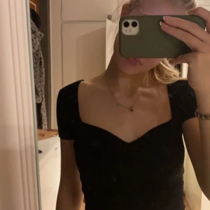 KOLLA IN ANDRA ANNONSER!!! - Säljer denna skit snygga slutsålda o jätte populära zara toppen helt ny aldrig andvänd!