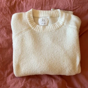 Stickad tröja! - Fin stickad tröja från zara barnavdelningen i bra skick ❤️ lite nopprig men det går att fixa! Storlek 164 men skulle säga att den passar xs och s också