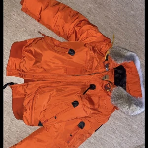 Parajumper  - Parajumper Gobi modell. Storlek M, herrmodell. Kan gå ner i pris vid bra affär. 