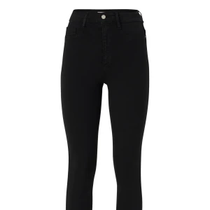 Högmidjade Molly jeans st.S - Gina Tricot Molly jeans/byxor storlek S högmidjade. Bud gärna med eget prisförslag! Vid köp av flera saker kan jag möjligtvis fixa paketpris så fråga! Frakt spårbart 11kr