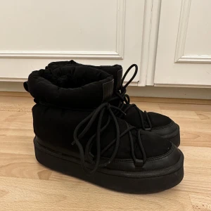 Boots - De populära skorna från h&m. Använda med omsorg, 430 inklusive frakt