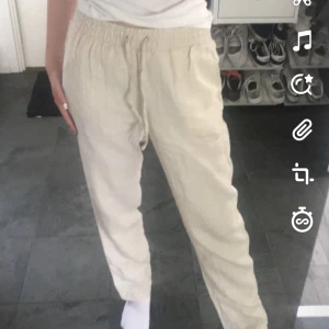Linnebyxor  - Jättefina linnebyxor från H&M i storlek S💓slutsålda! Aldrig använda endast provade 