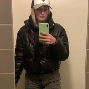 Jacka - Säljer en sån snygg jacka passar perfekt till tex utekväll eller bara en vanlig vardag